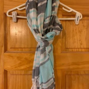 Abercrombie & Fitch lightweight spring scarf